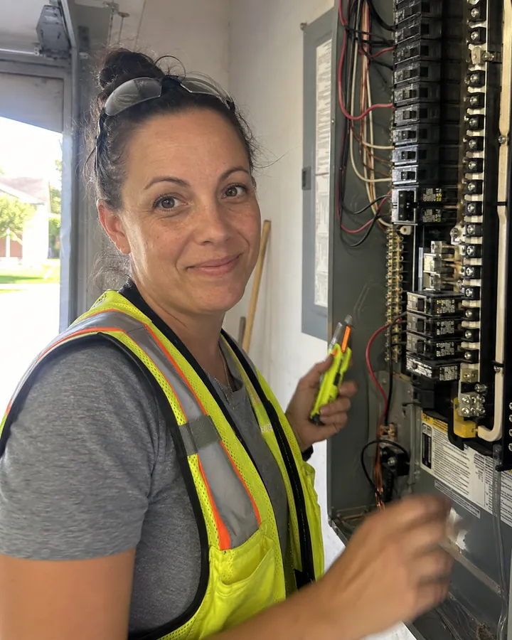 Sarah T., electrical contractor and R.A.S Group client